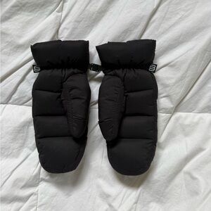 Aritzia Super Puff Mittens
